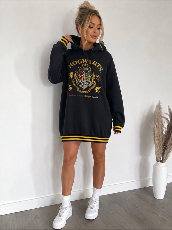Wizarding World Of Harry Potter Sweaters - Hogwarts Crest Black Hoodie with Gold Accents